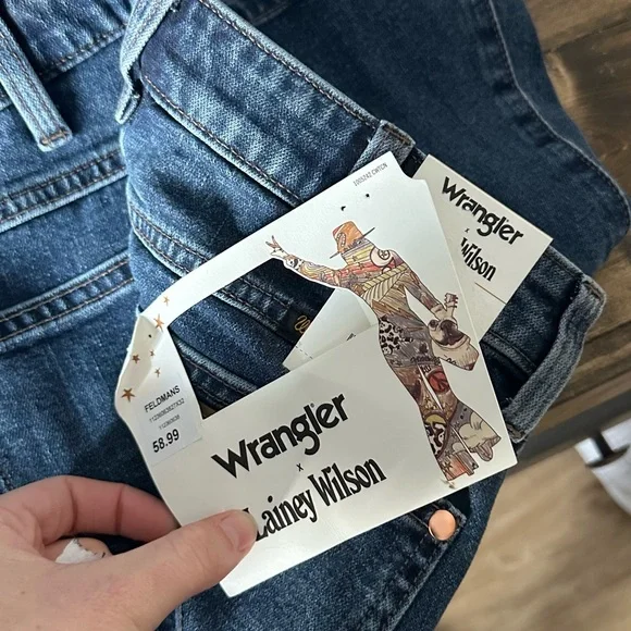 Wrangler Dark Blue Denim Jeans with Copper Button - Picture 2 of 3